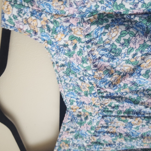 Old Navy Floral Flutter Sleeve Front Button Blouse, Size Medium - Picture 6 of 8